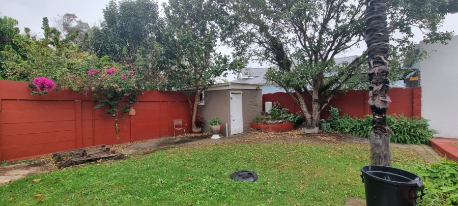 To Let 4 Bedroom Property for Rent in Berea Eastern Cape